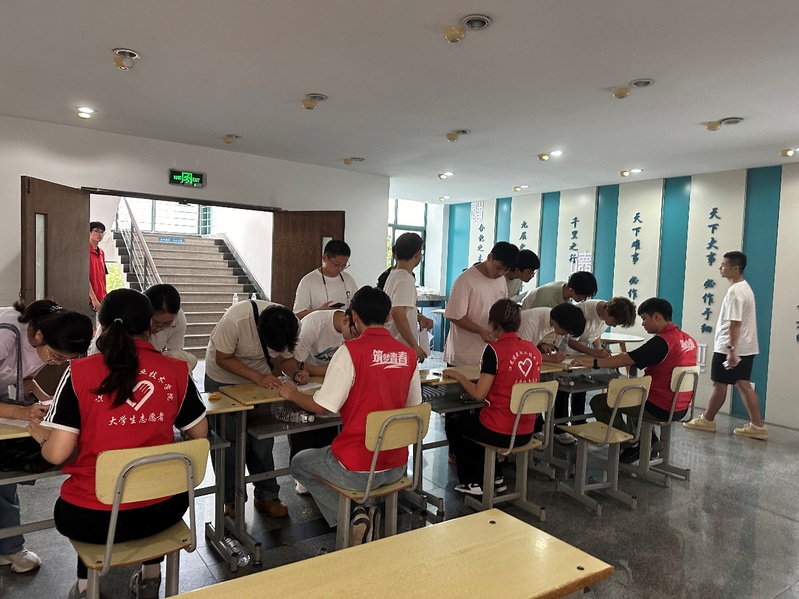 我校2025级新生入学体检工作...